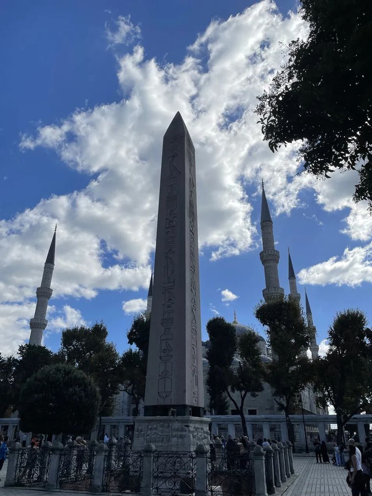 The obelisk from its third side